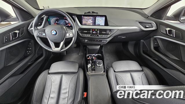 BMW 1-Series 2022 — photo 10