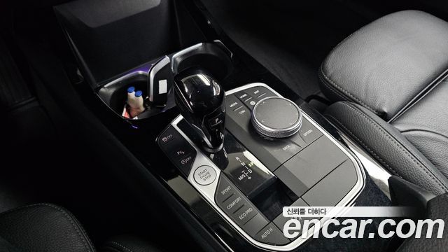 BMW 1-Series 2022 — photo 12