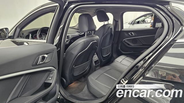 BMW 1-Series 2022 — photo 18