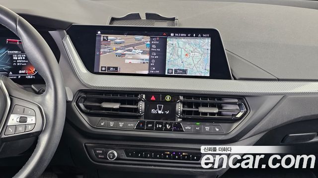 BMW 1-Series 2022 — photo 23