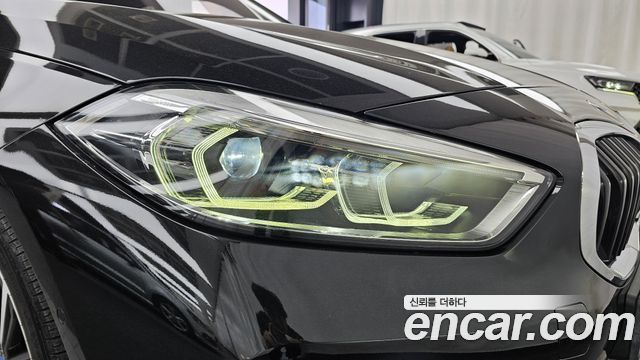 BMW 1-Series 2022 — photo 8