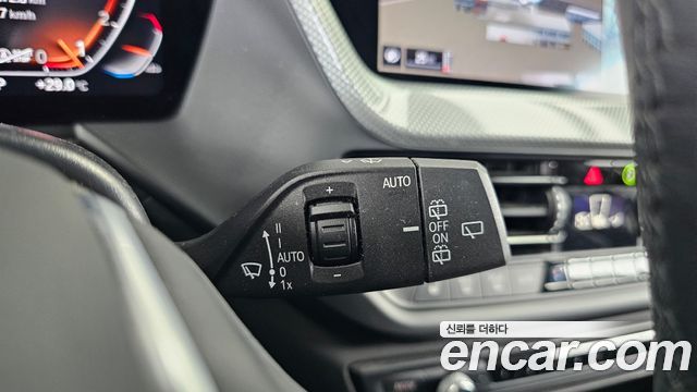 BMW 1-Series 2022 — photo 27