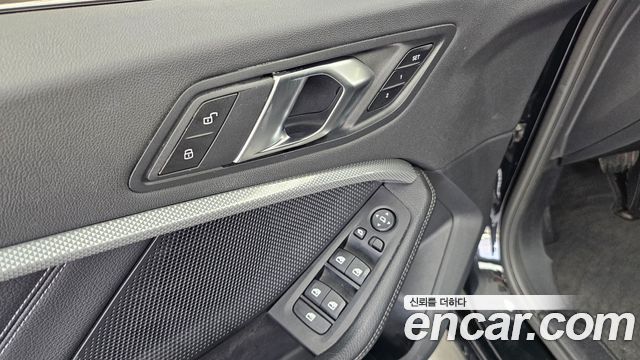 BMW 1-Series 2022 — photo 28