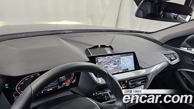 BMW 1-Series 2022 — photo 29