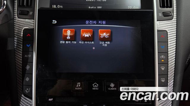Infiniti Q60 2018 — photo 21