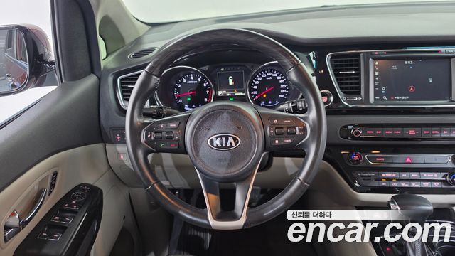 Kia Canival 2018 — photo 20