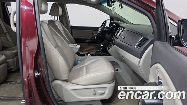 Kia Canival 2018 — photo 16