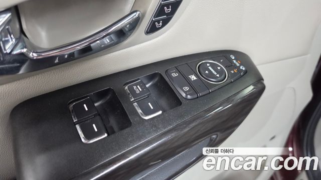 Kia Canival 2018 — photo 36