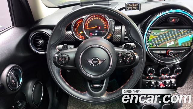 Mini Cooper 2019 — photo 18