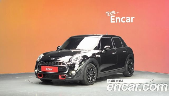 Mini Cooper 2019 — photo 1