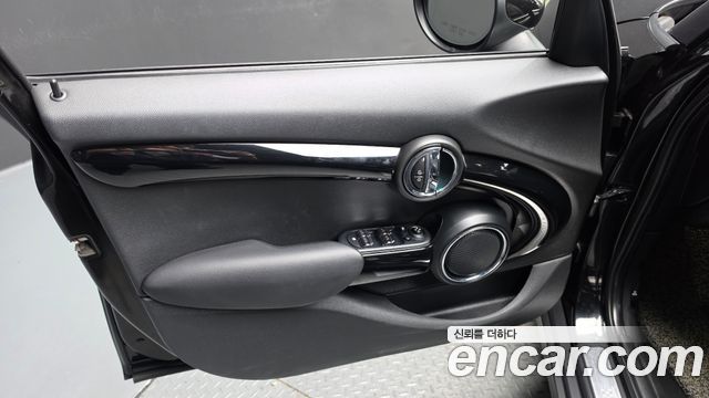 Mini Cooper 2019 — photo 14