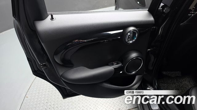 Mini Cooper 2019 — photo 15