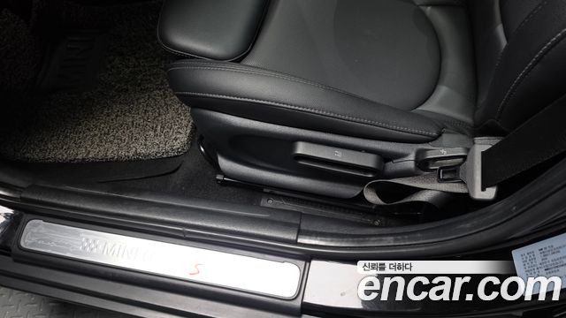 Mini Cooper 2019 — photo 30