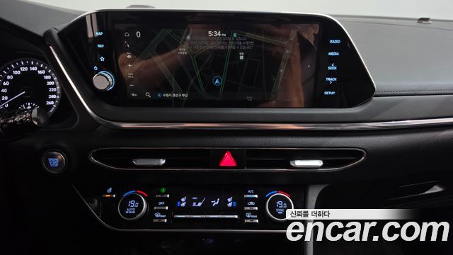 Hyundai Sonata 2023 — photo 20