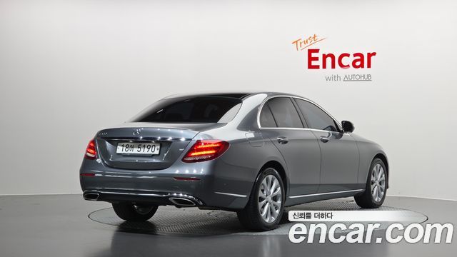 Mercedes-Benz E-Class 2017 — photo 2