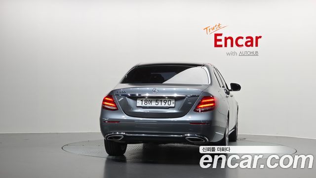 Mercedes-Benz E-Class 2017 — photo 4