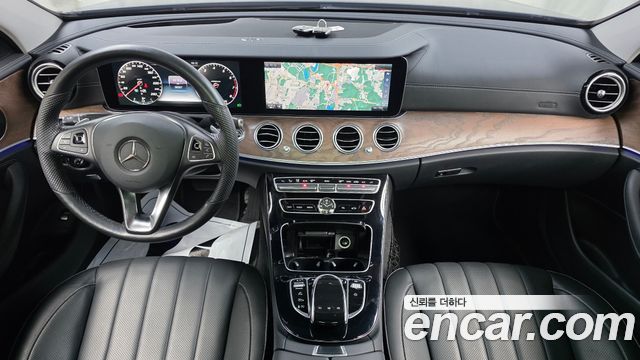 Mercedes-Benz E-Class 2017 — photo 10