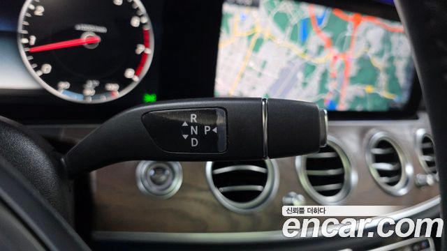 Mercedes-Benz E-Class 2017 — photo 12