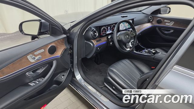 Mercedes-Benz E-Class 2017 — photo 13