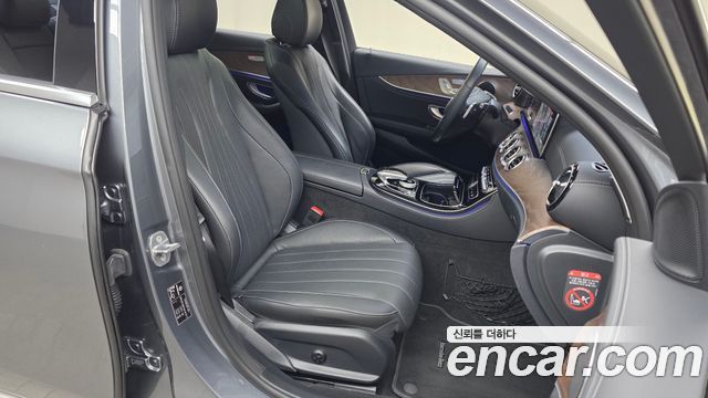 Mercedes-Benz E-Class 2017 — photo 17
