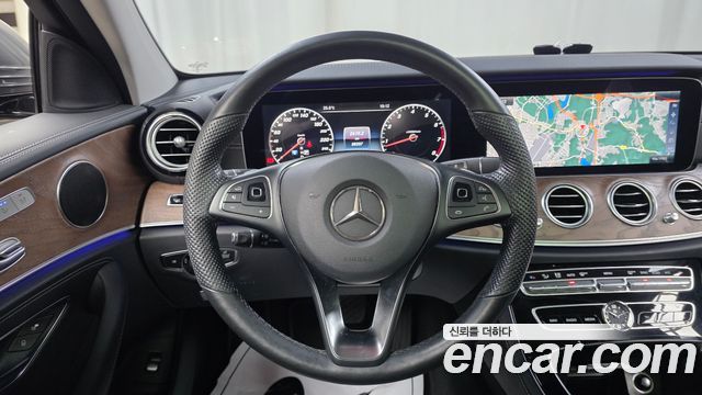 Mercedes-Benz E-Class 2017 — photo 20