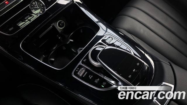 Mercedes-Benz E-Class 2017 — photo 23
