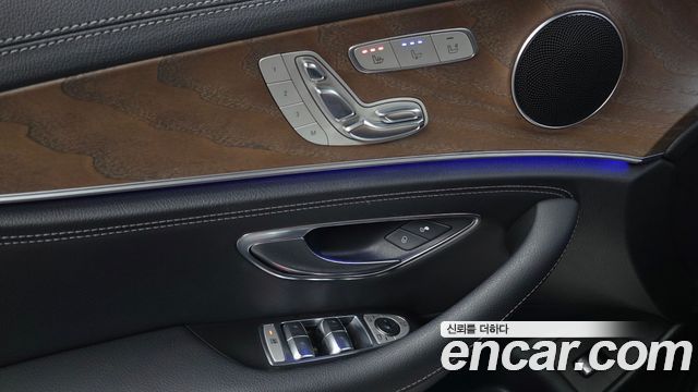 Mercedes-Benz E-Class 2017 — photo 24