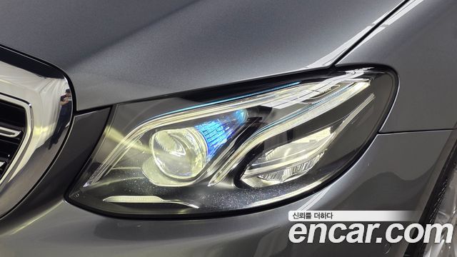Mercedes-Benz E-Class 2017 — photo 8