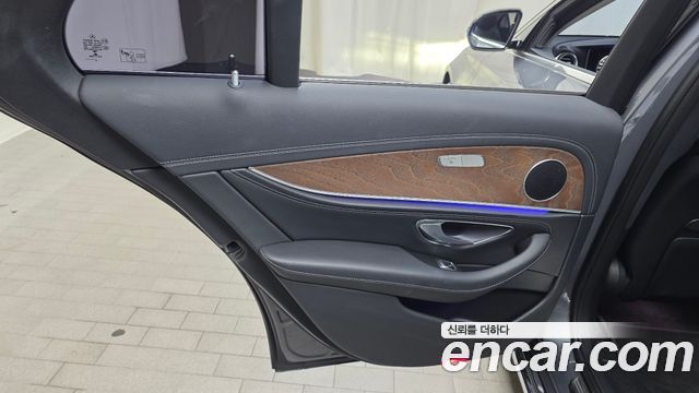 Mercedes-Benz E-Class 2017 — photo 15