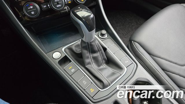 Volkswagen Jetta 2023 — photo 12