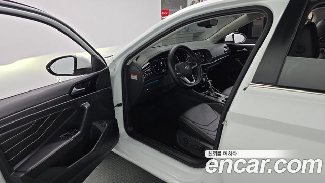 Volkswagen Jetta 2023 — photo 13