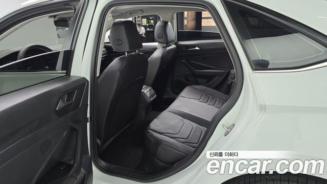 Volkswagen Jetta 2023 — photo 17