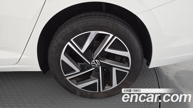 Volkswagen Jetta 2023 — photo 7