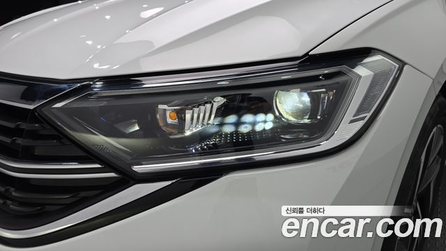 Volkswagen Jetta 2023 — photo 8