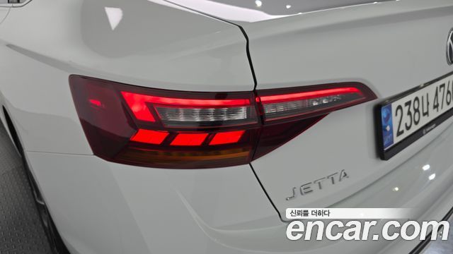 Volkswagen Jetta 2023 — photo 9