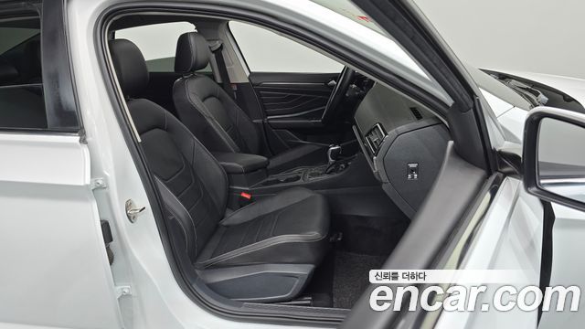 Volkswagen Jetta 2023 — photo 16