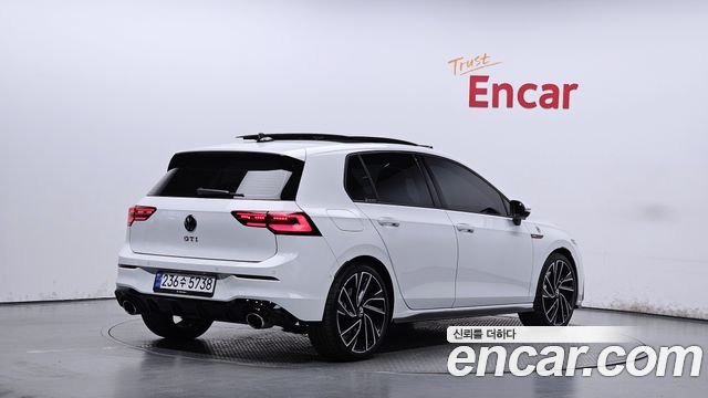 Volkswagen Golf 2024 — photo 2