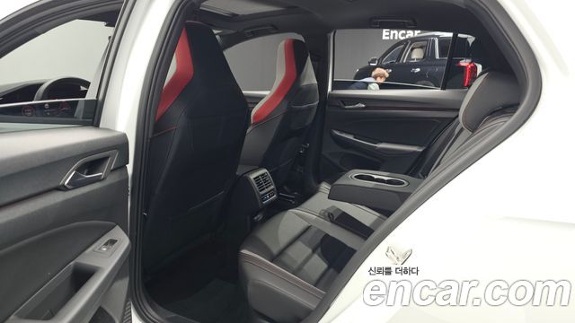 Volkswagen Golf 2024 — photo 17