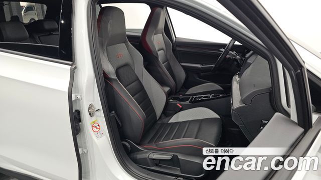Volkswagen Golf 2024 — photo 16