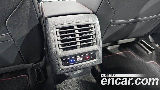 Volkswagen Golf 2024 — photo 31