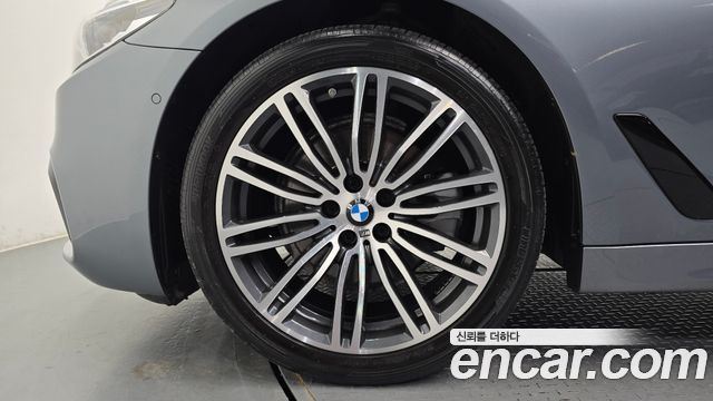 BMW 5-Series 2017 — photo 5