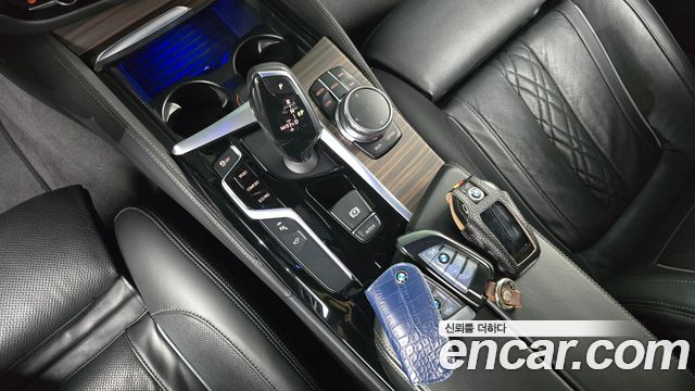 BMW 5-Series 2017 — photo 9