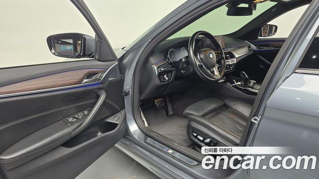 BMW 5-Series 2017 — photo 11