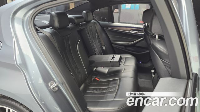 BMW 5-Series 2017 — photo 12