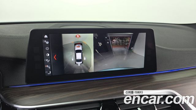 BMW 5-Series 2017 — photo 15