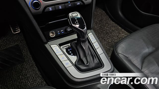 Hyundai AVANTE 2016 — photo 12