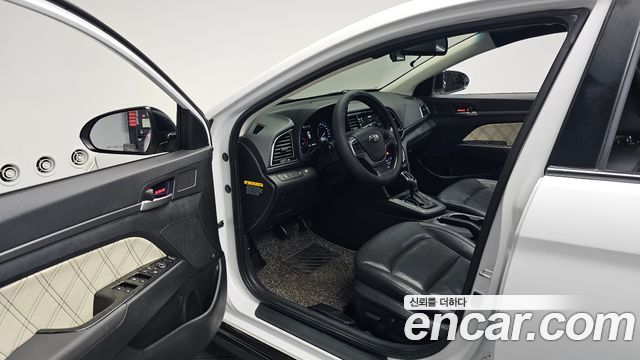 Hyundai AVANTE 2016 — photo 13