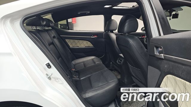 Hyundai AVANTE 2016 — photo 17