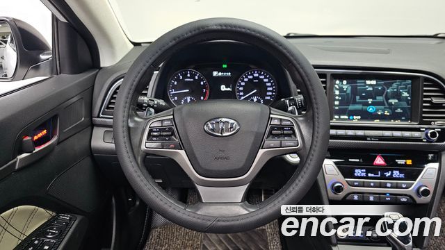 Hyundai AVANTE 2016 — photo 19