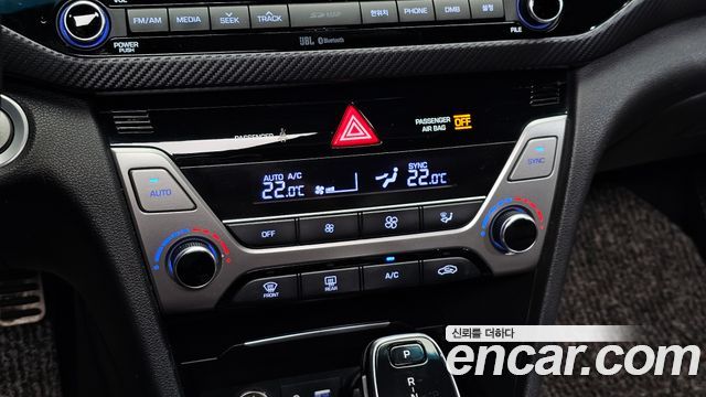 Hyundai AVANTE 2016 — photo 27